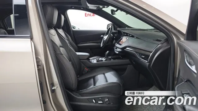 Cadillac XT4 — Фото автомобиля 16