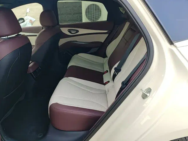 BYD Seal 07 DM-i — Фото автомобиля 16
