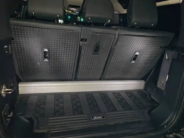 Land Rover Defender — Фото автомобиля 4