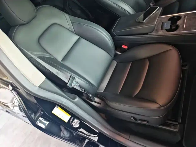 Tesla Model Y — Фото автомобиля 24