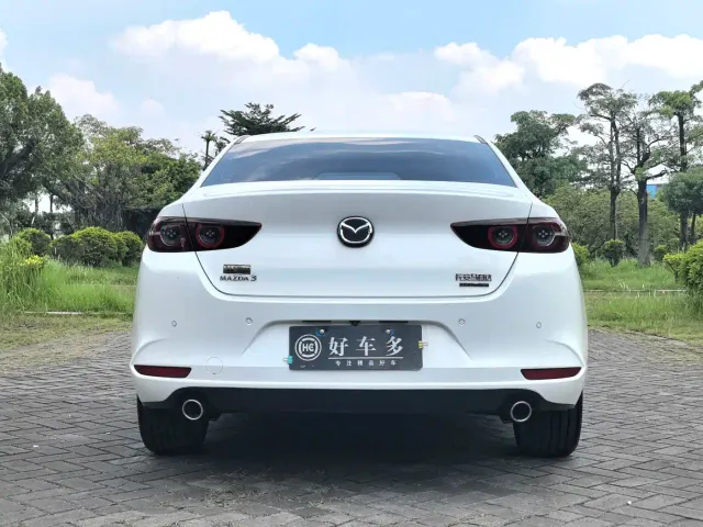 Mazda Axela — Фото автомобиля 6