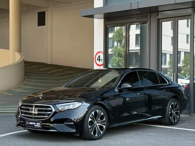 Фотография автомобиля — Mercedes-Benz E-Class