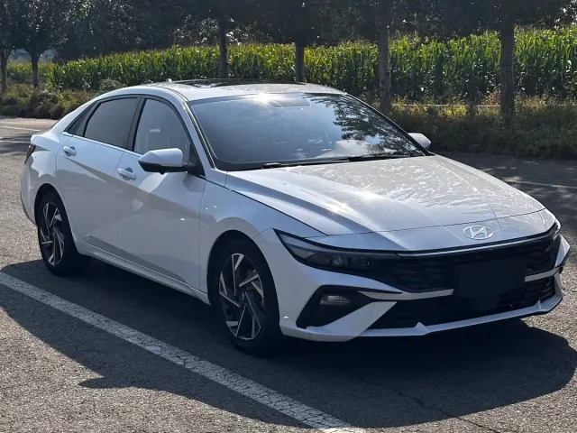Hyundai Elantra — Фото автомобиля 2