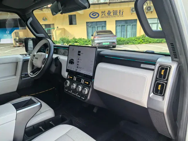 iCAR V23 — Фото автомобиля 14