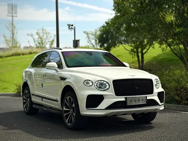 Bentley Bentayga — Фото автомобиля 3