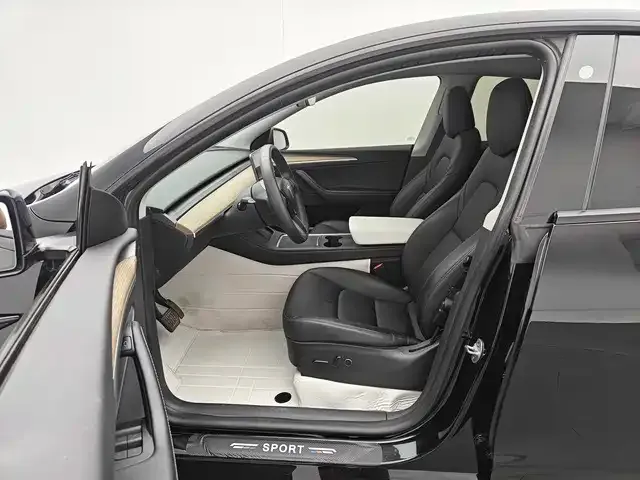 Tesla Model Y — Фото автомобиля 9