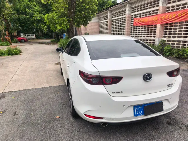 Mazda Axela — Фото автомобиля 4