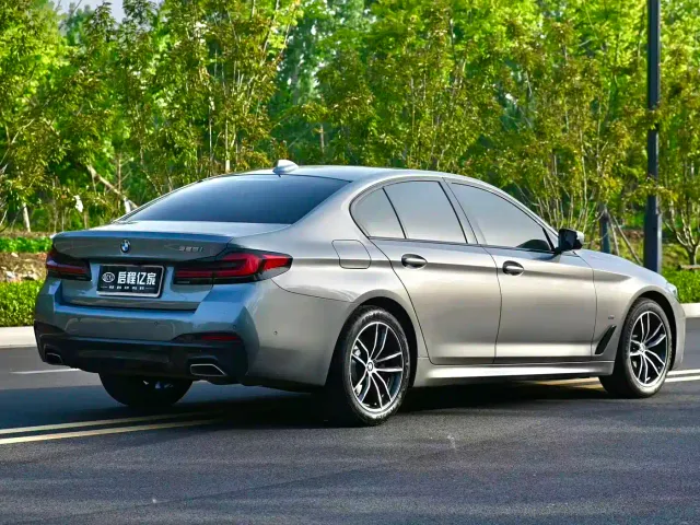 BMW 5 Series — Фото автомобиля 16