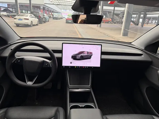 Tesla Model Y — Фото автомобиля 8