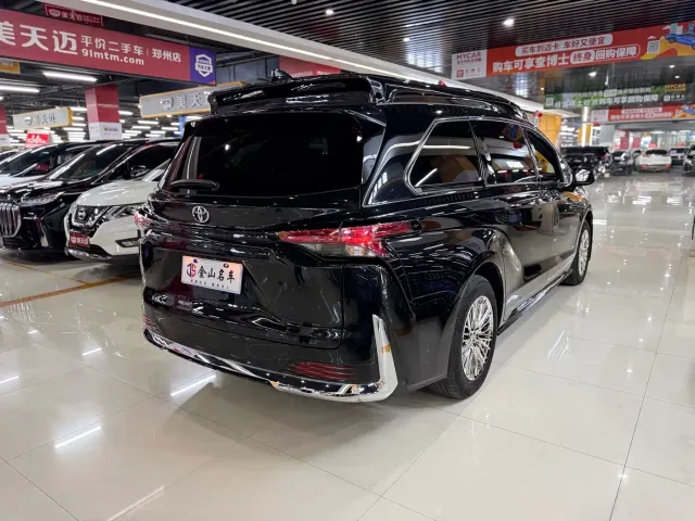 Toyota Sienna — Фото автомобиля 14