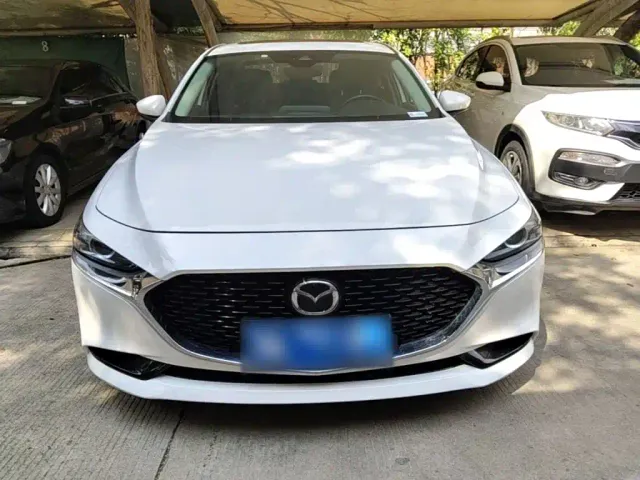 Mazda Axela — Фото автомобиля 2