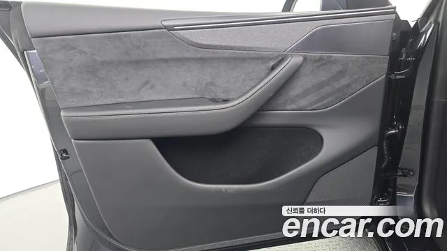 Tesla Model Y — Фото автомобиля 23