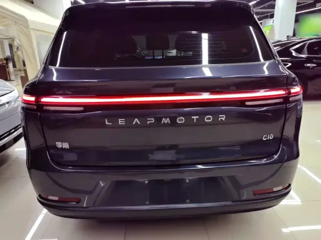 Leapmotor C10 — Фото автомобиля 5