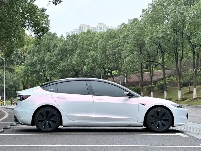 Tesla Model 3 — Фото автомобиля 3