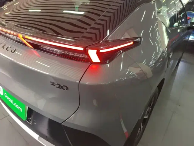 Lynk & Co Z20 — Фото автомобиля 7