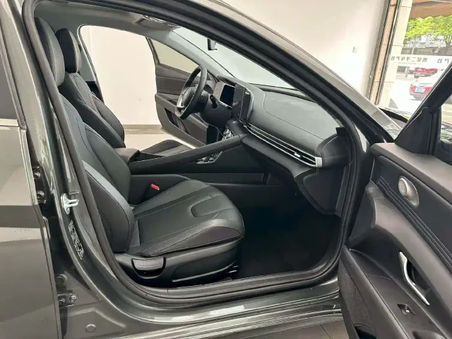 Hyundai Elantra — Фото автомобиля 4