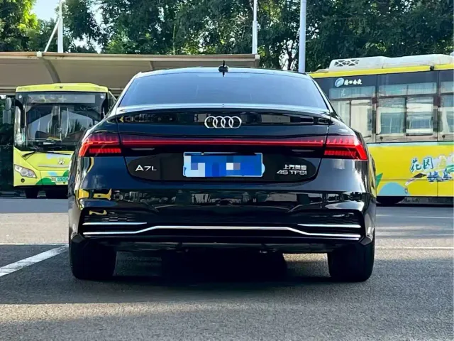Audi A7L — Фото автомобиля 8