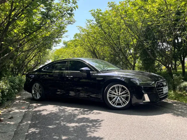 Audi A7L — Фото автомобиля 3