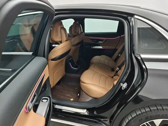 Mercedes-Benz E-Class — Фото автомобиля 8