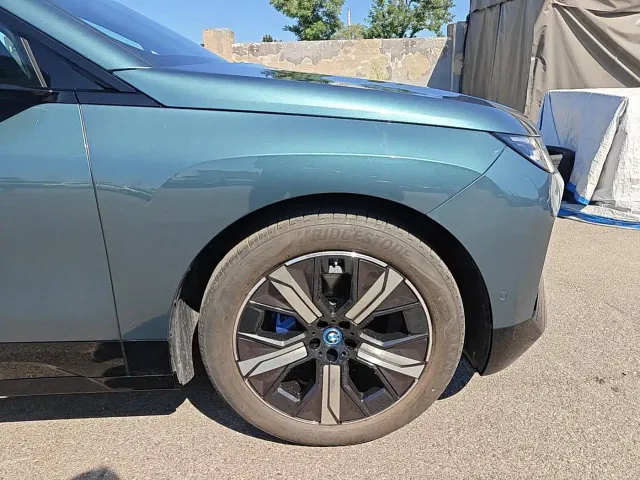 BMW iX — Фото автомобиля 8