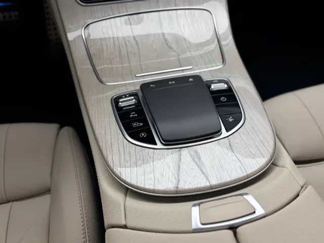 Mercedes-Benz E-Class — Фото автомобиля 17