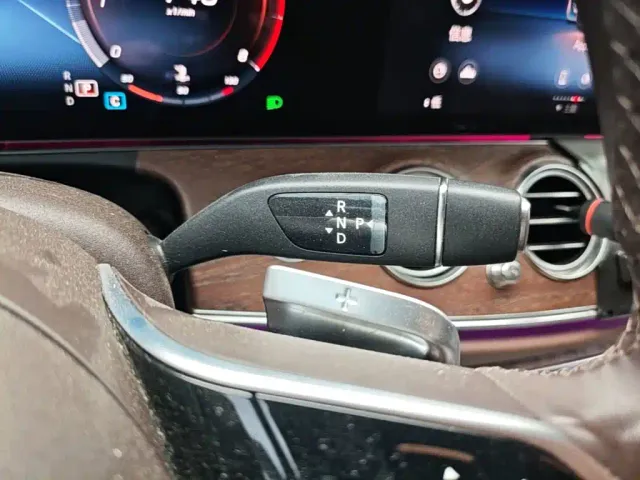 Mercedes-Benz E-Class — Фото автомобиля 13