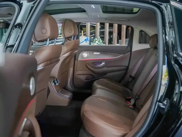 Mercedes-Benz E-Class — Фото автомобиля 3