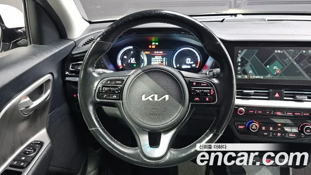Kia Niro — Фото автомобиля 12