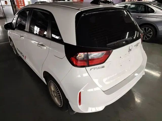Honda Fit — Фото автомобиля 4