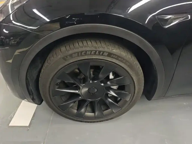 Tesla Model Y — Фото автомобиля 22