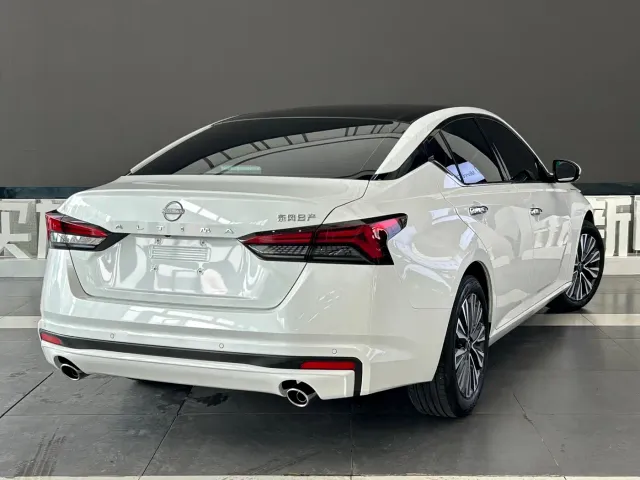 Nissan Teana — Фото автомобиля 4