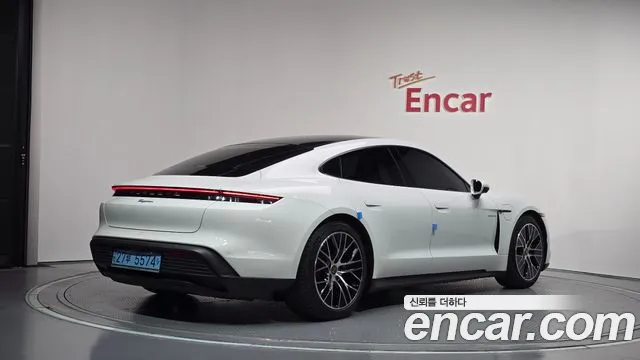 Porsche Taycan — Фото автомобиля 2