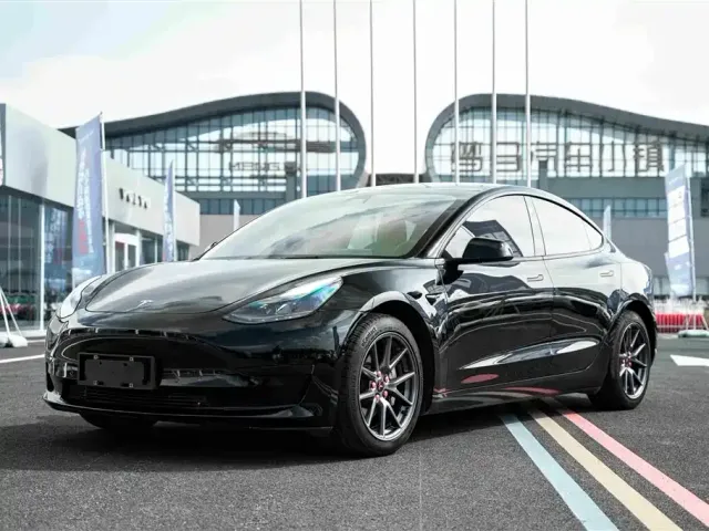 Фотография автомобиля — Tesla Model 3