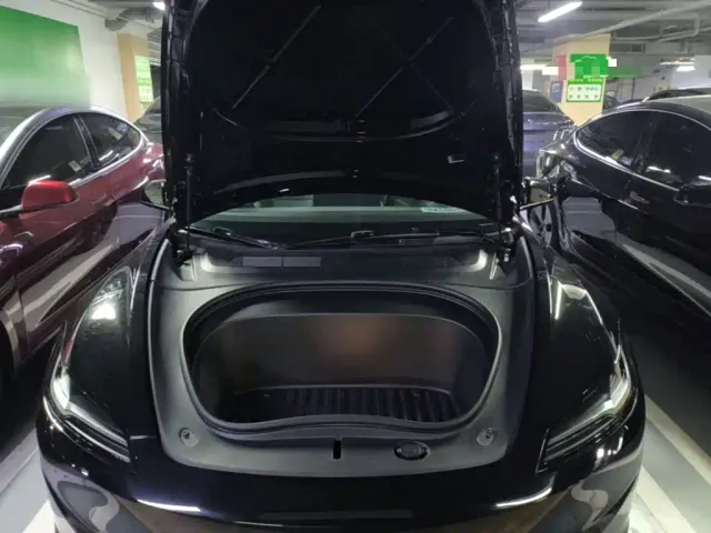 Tesla Model 3 — Фото автомобиля 19