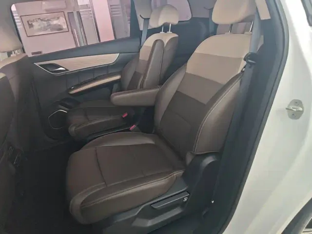 BYD Song MAX — Фото автомобиля 16