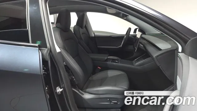 Tesla Model Y — Фото автомобиля 17