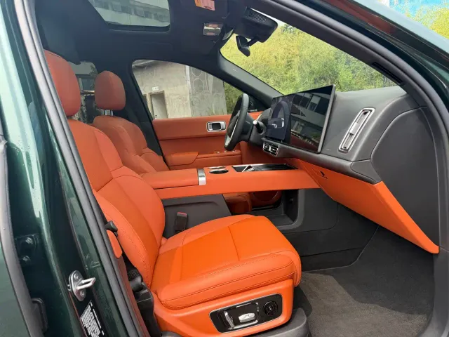 Li Auto L8 — Фото автомобиля 10