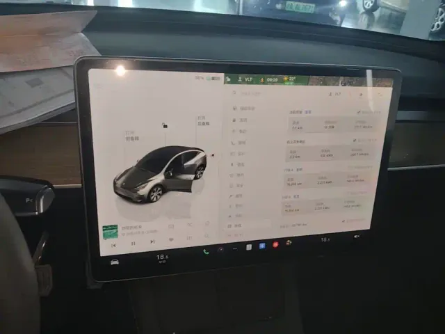 Tesla Model Y — Фото автомобиля 12