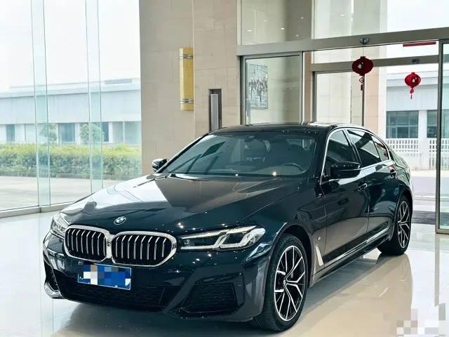 Фотография автомобиля — BMW 5 Series