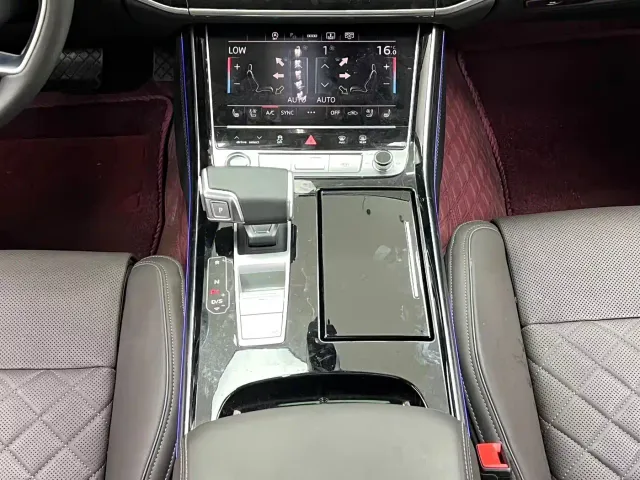 Audi A8 — Фото автомобиля 30