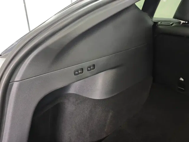 Tesla Model Y — Фото автомобиля 9