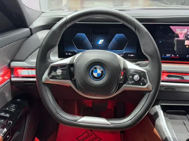 BMW i7 — Фото автомобиля 12