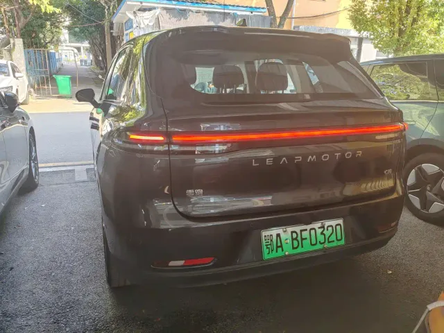 Leapmotor C10 — Фото автомобиля 11