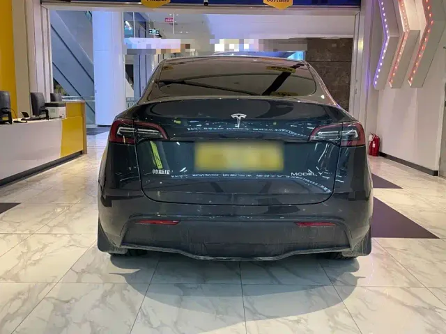 Tesla Model Y — Фото автомобиля 5