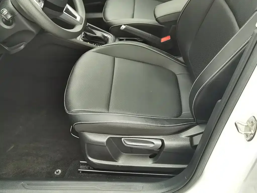 Škoda Kamiq 2024 Model 1.5L Automatic Comfort Edition — Фото автомобиля 20