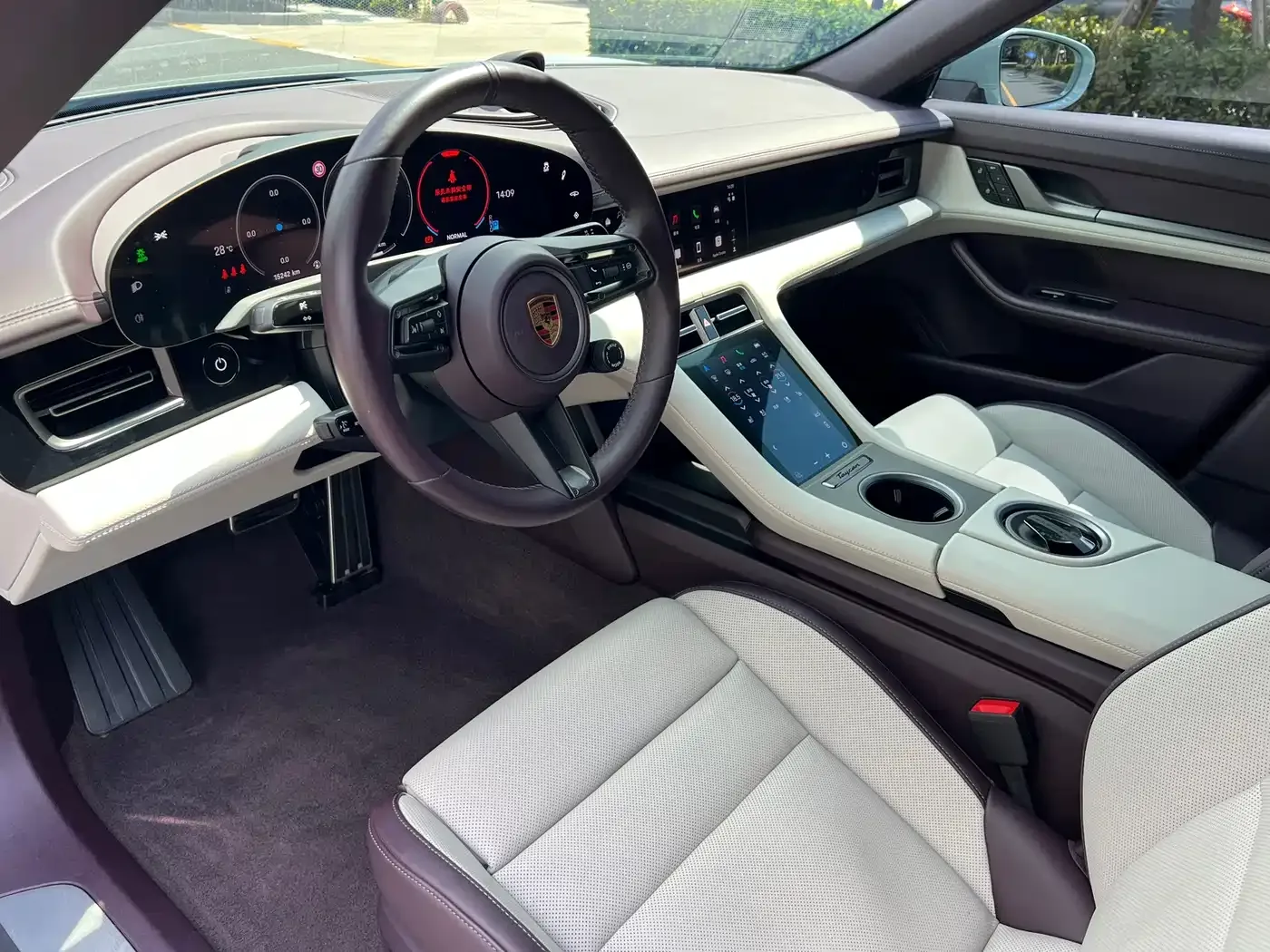 Porsche Taycan 2024 Taycan 4 — Фото автомобиля 4