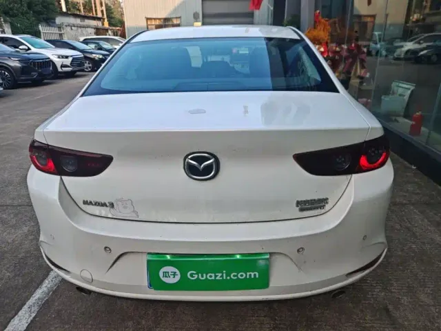 Mazda Axela — Фото автомобиля 5