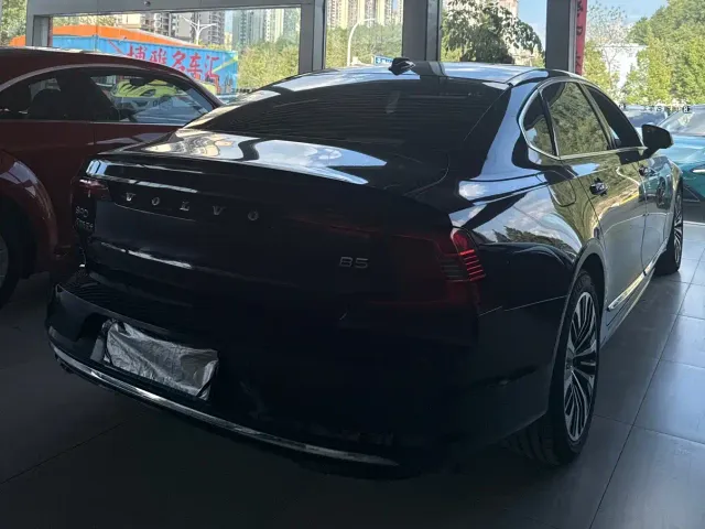 Volvo S90 — Фото автомобиля 9