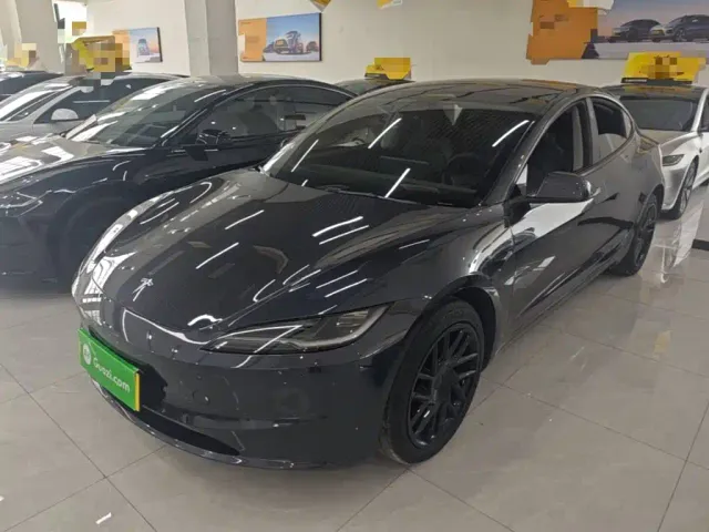 Фотография автомобиля — Tesla Model 3
