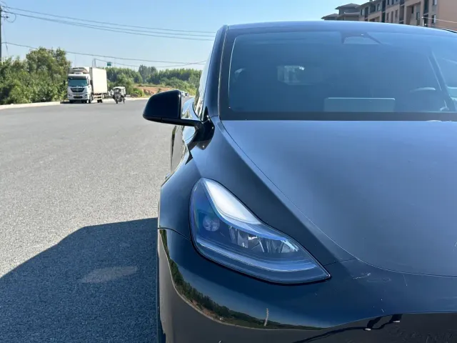 Tesla Model Y — Фото автомобиля 5